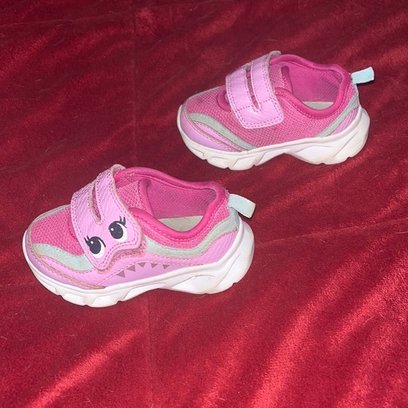 Shark toddler girl light up shoes - Picture 3 of 6